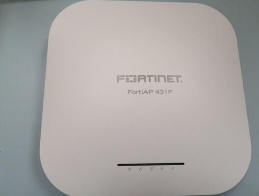 FAP-431F-E FortiAP-431F Inalámbrico de Interior FortiAP - Tri radio (2x 802.11 a/b/g/n/ac/ax, 4x4 MIMO y 1x 802.11 a/b/g/n/ac Wave 2, 2x2 MU-MIMO), antenas internas, 1x 100/1000/2500 Base-T RJ45, 1x 10/10