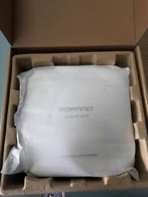 FAP-431F-E FortiAP-431F Inalámbrico de Interior FortiAP - Tri radio (2x 802.11 a/b/g/n/ac/ax, 4x4 MIMO y 1x 802.11 a/b/g/n/ac Wave 2, 2x2 MU-MIMO), antenas internas, 1x 100/1000/2500 Base-T RJ45, 1x 10/10