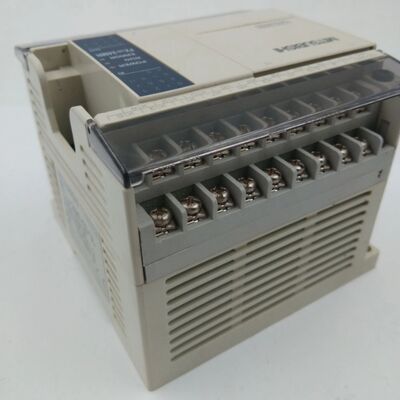 Control industrial PLC de la serie FX1N con salida de relé de 24 puntos de entrada y salida y fuente de alimentación AC 100-240V