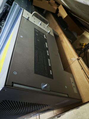 Enrutador Cisco ASR-9904 con configuración de tarjeta de línea de borde de servicio (BRAS) 2x10G/IG