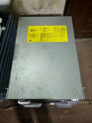 Enrutador Cisco ASR-9904 con configuración de tarjeta de línea de borde de servicio (BRAS) 2x10G/IG